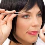 Eyebrow plucking guide with thread and tweezers